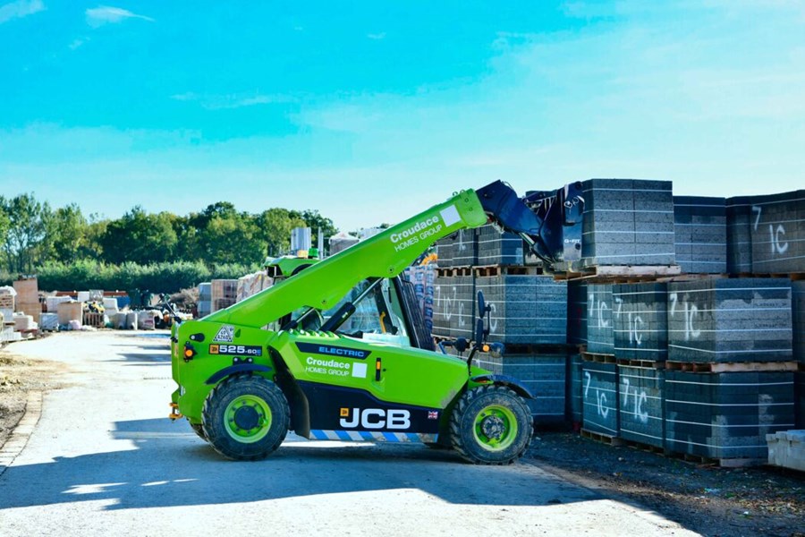 行勝于言！JCB 純電動(dòng)伸縮臂叉裝車(chē)525-60E熱銷(xiāo)