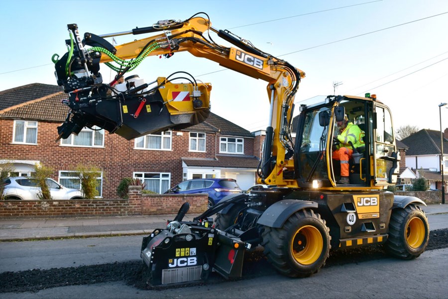 熱銷！JCB PotholePro道路坑洞修補大師！