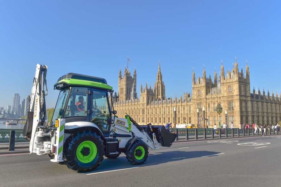 歷史性突破！JCB氫能挖掘裝載機獲準在英國道路行駛